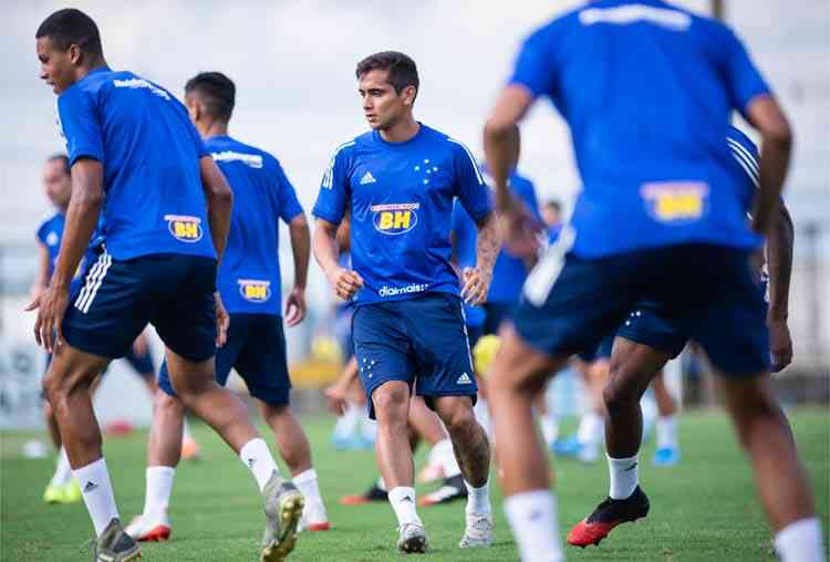 Cruzeiro ir apresentar Everton Felipe e Roberson nesta segunda-feira, na Toca II